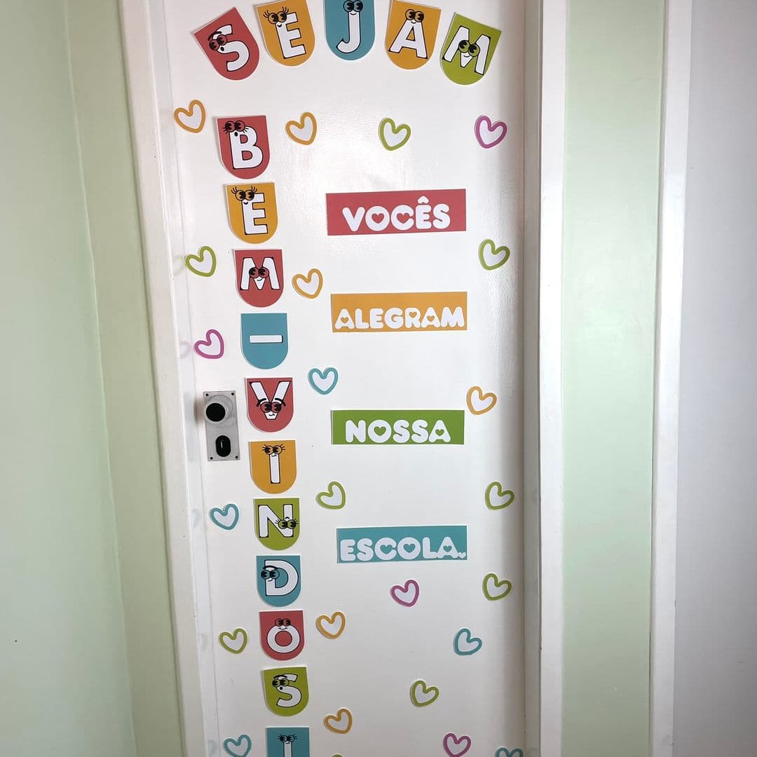 Imagem painel de porta volta às aulas